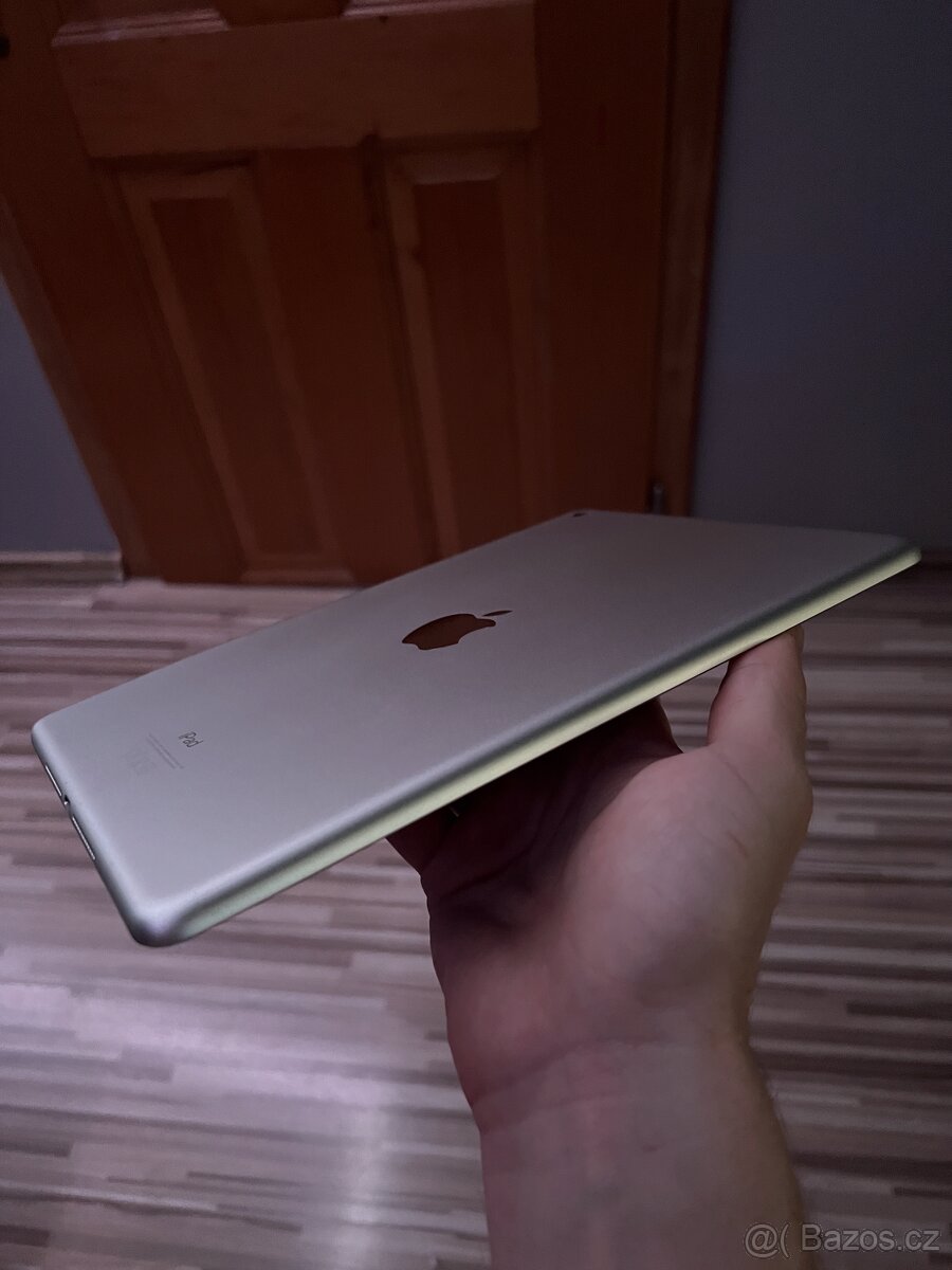 iPad 5. generace (2017) – 32 GB - 3