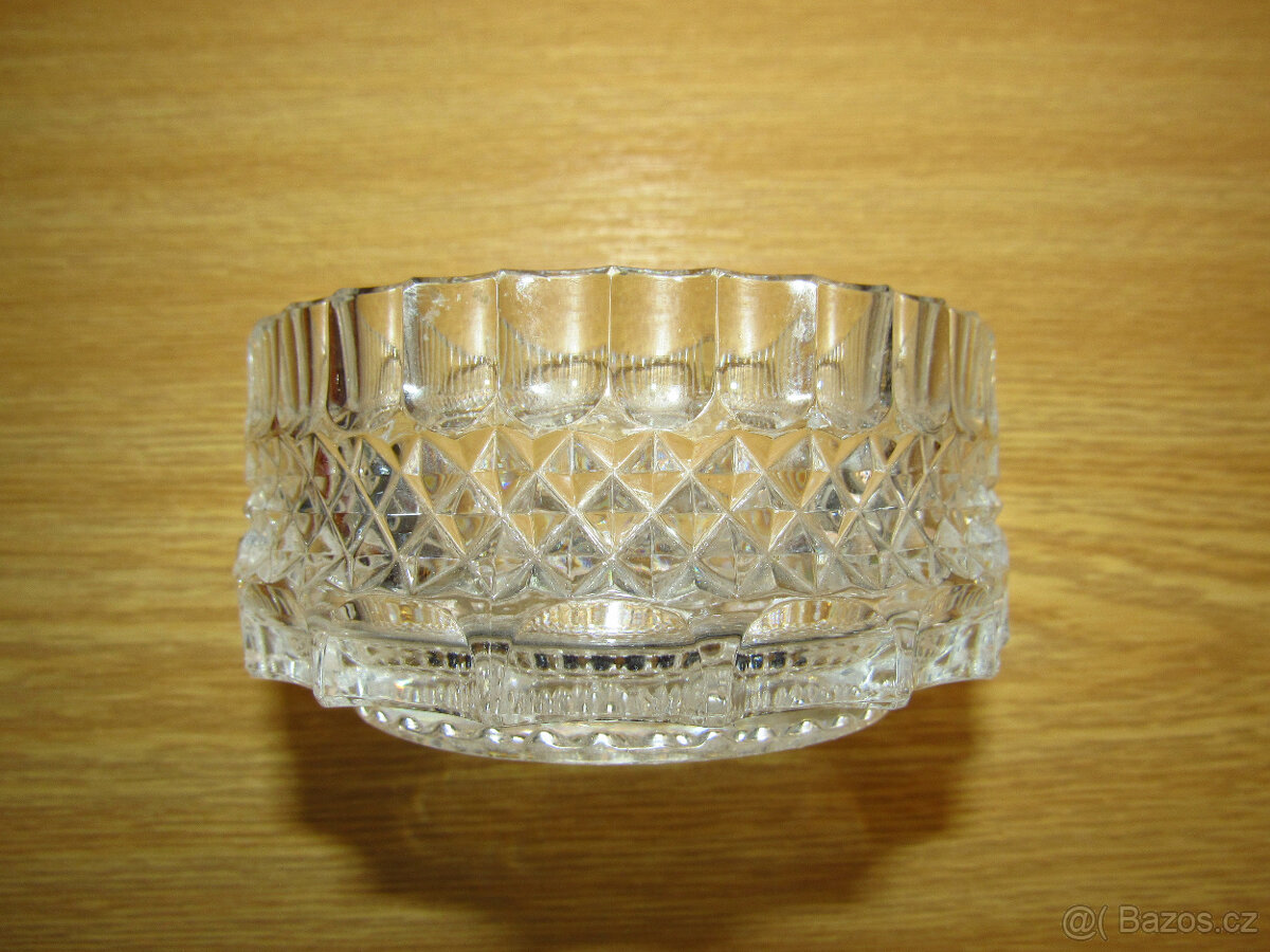 Skleněná broušená miska / popelník - 3