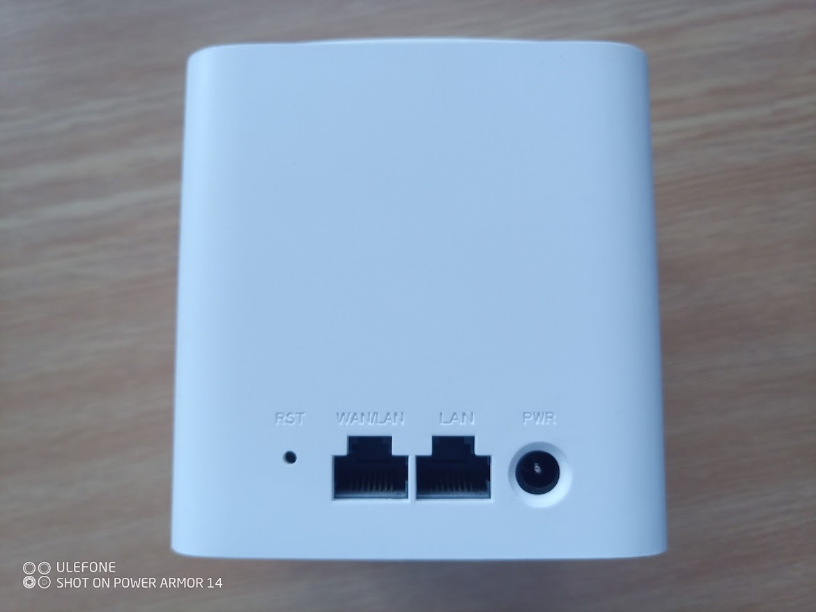 Prodám 2x router TENDA - 3