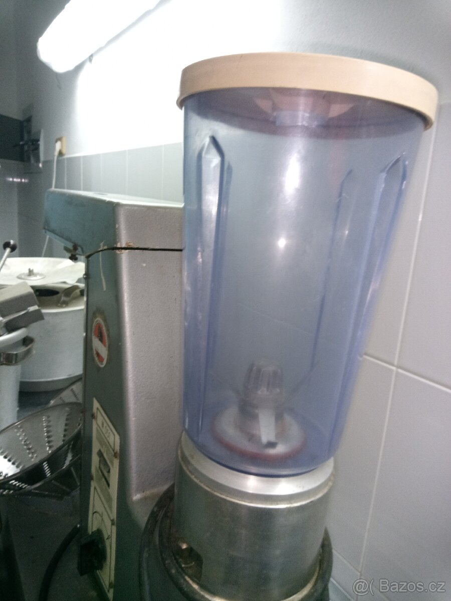 Kuchyňský robot M051 - 3