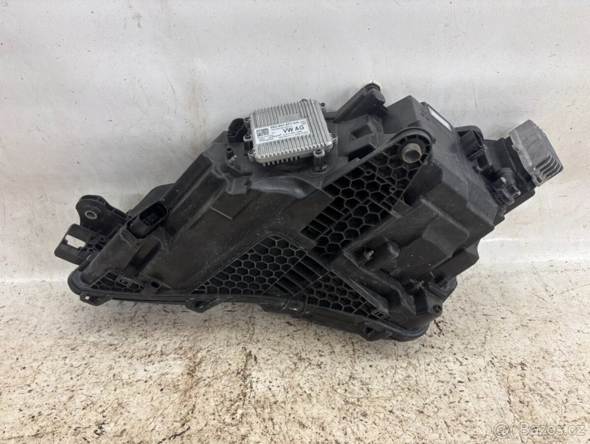 Přední pravé led světlo Škod Superb 3 facelift - 3