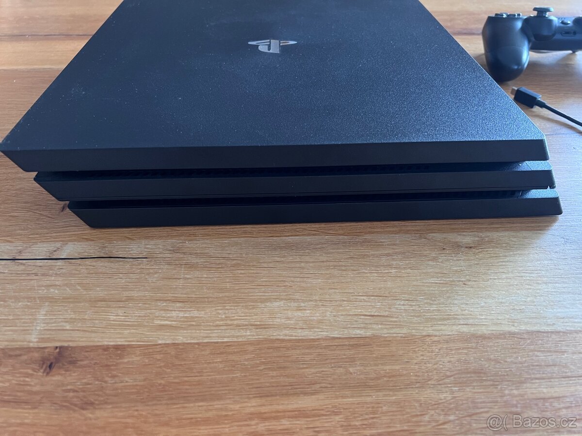 PlayStation 4 Pro 1TB + 1 ovladac - 3