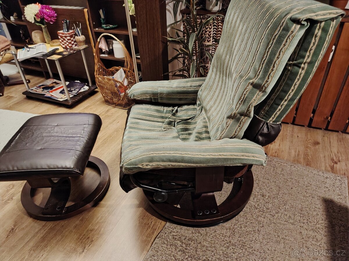 polohovací křeslo + taburet - 3