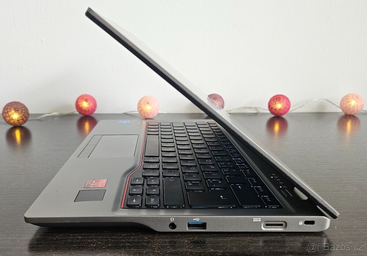 Dotykový notebook Fujitsu Lifebook U7411 - 3
