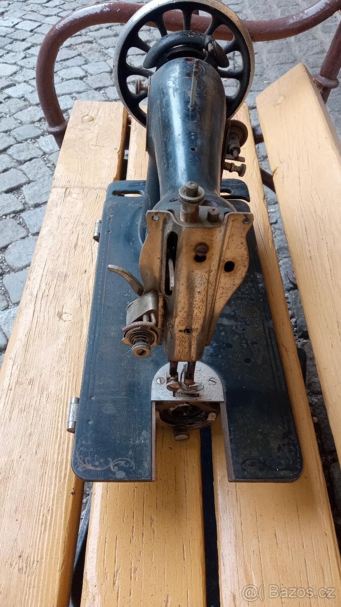 Historický šicí stroj Veritas - 3