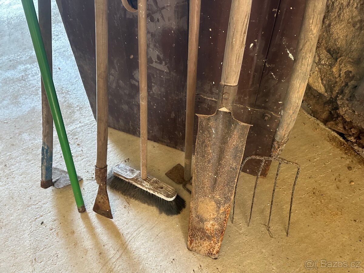 Staré nářadí mix - 3