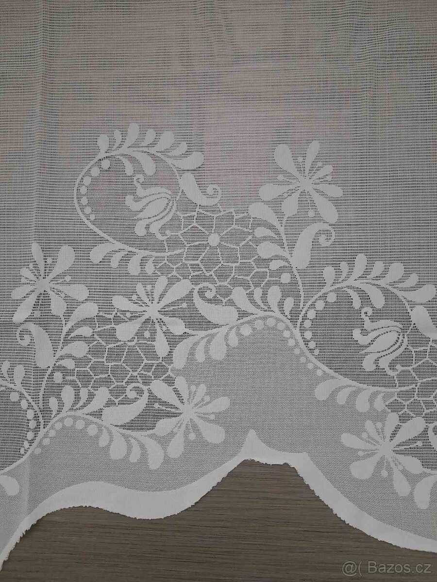 Krátká oblouková záclona s ornamenty - 3