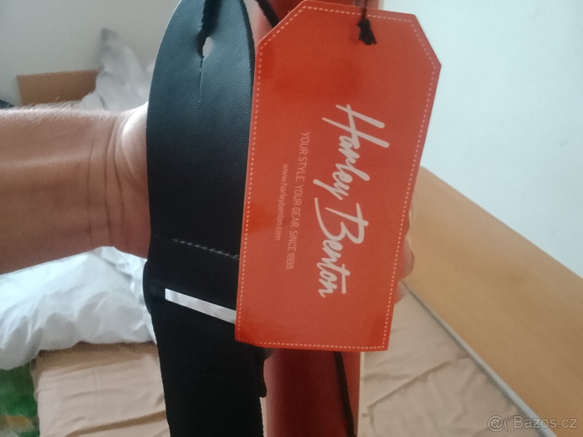 Prodám Akustický kytaru. Cena dohodou. Kytara je nová. - 3