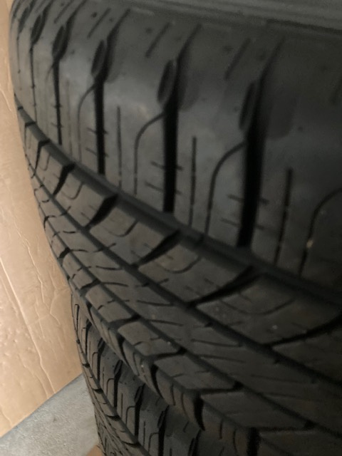 Použité celosezónní pneumatiky na ráfcích R19 - 3