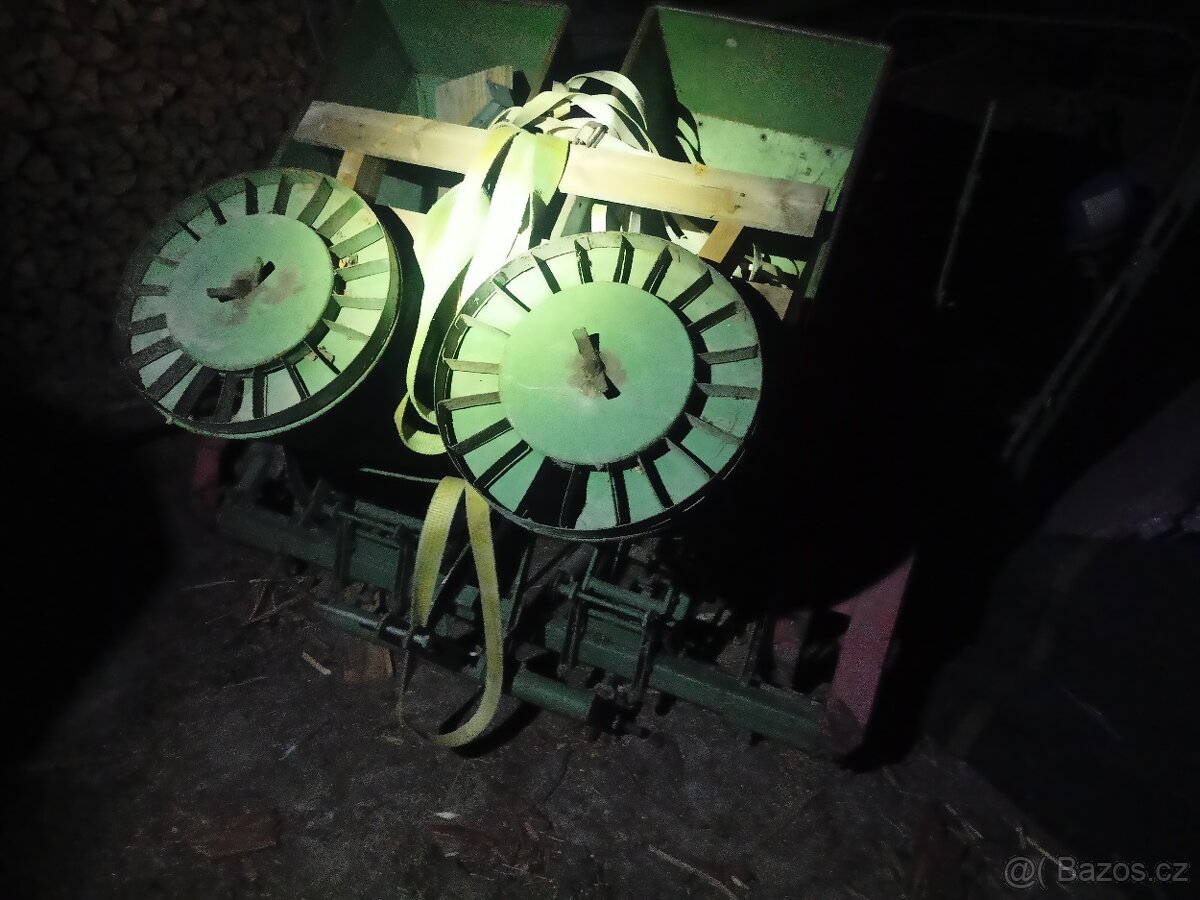 Sazeč brambor Hašiš nesený s kontrolou sazeni - 3