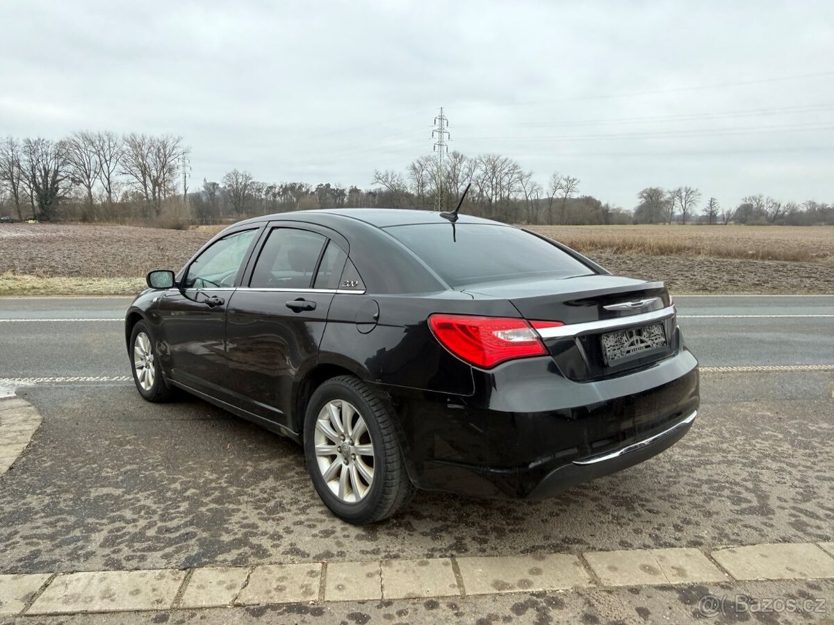 Chrysler 200 2,4L DOHC VVT Touring 2012 - 3