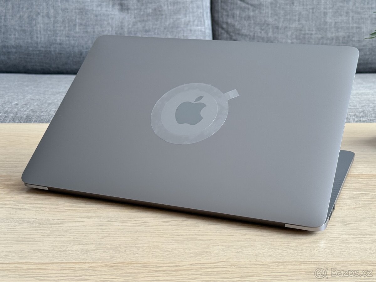 JAKO NOVÝ Apple MacBook Pro 13" - 8GB RAM / 512GB SSD - 3