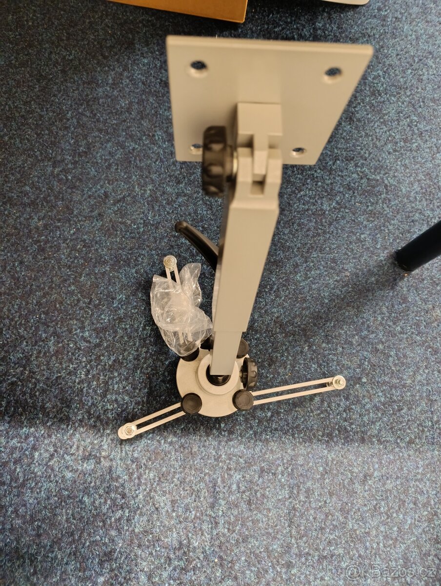 Nový nepoužitý stropní držák projektoru stavitelný - 3