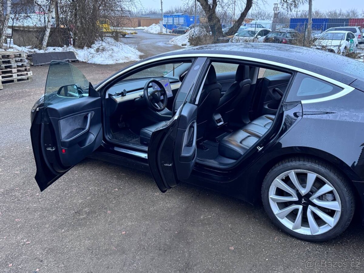 Tesla model 3 - 3