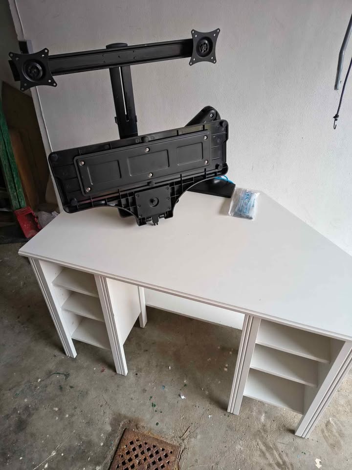 Rohový stůl a držák na monitor/y - 3