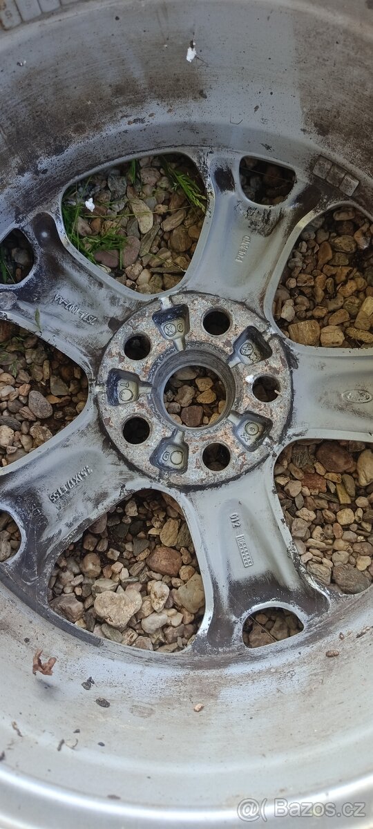 BMV 235/45 r17 - 3