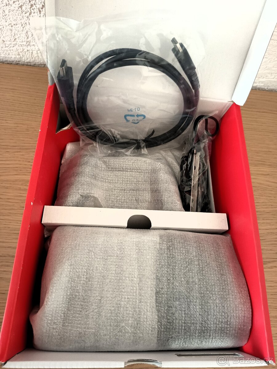 Nintendo Switch (Nové) + Pouzdro - 3