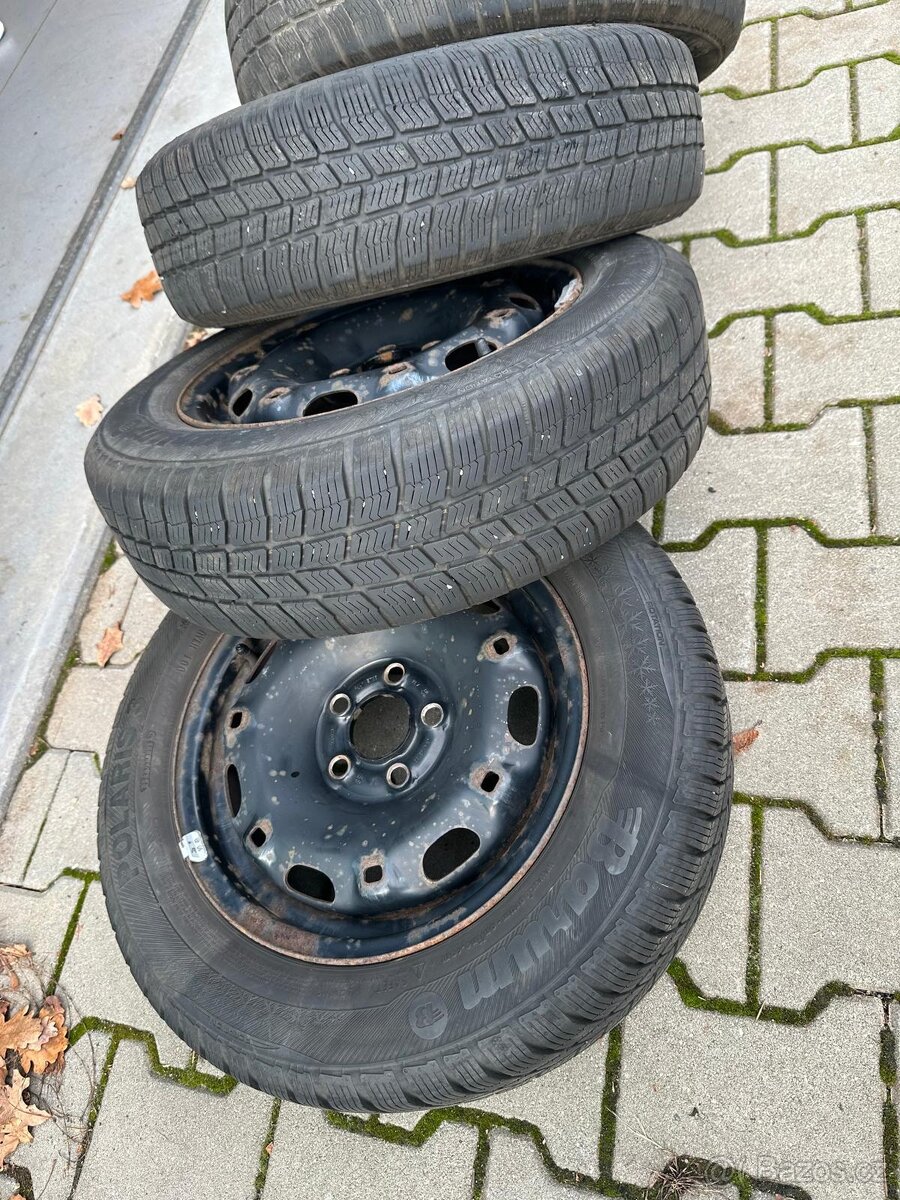 Zimní Barum Polaris 3 165/70 R14 81T s disky - 3