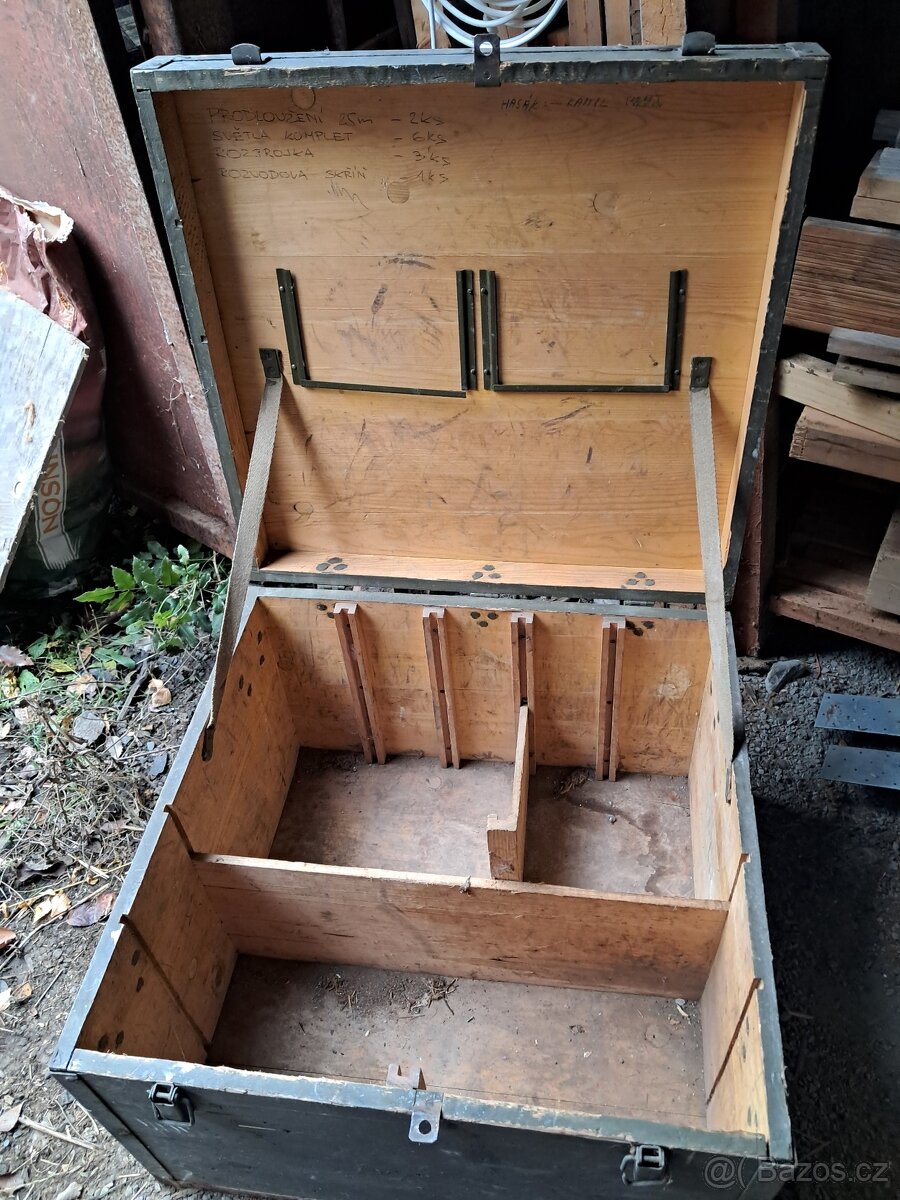 Vojenská bedna - 69x66cm, výška 48cm, dřevěná okovaná - 3