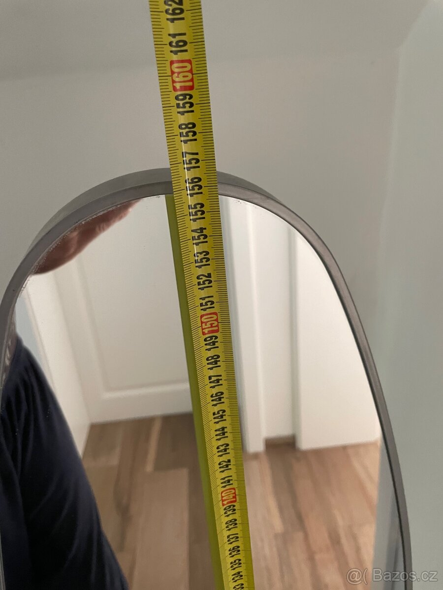 Zrcadlo v chromovém rámu na noze - 3