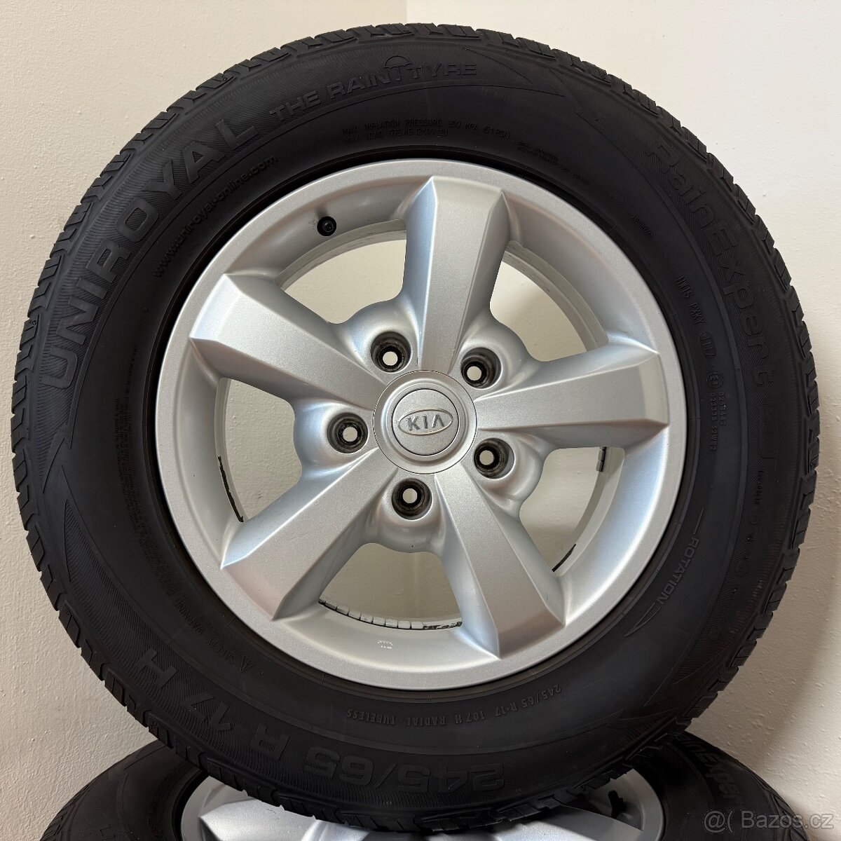 KIA SORENTO 5x139,7 R17 ET45+LETNÍ 245/65R17 5,5mm - 3