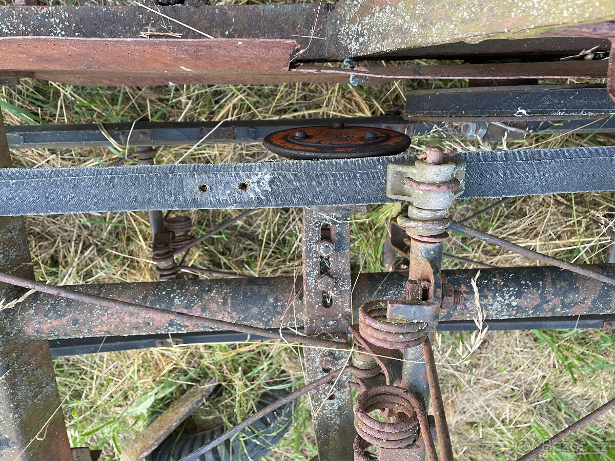 Obraceč a shrnovač Ton - 3