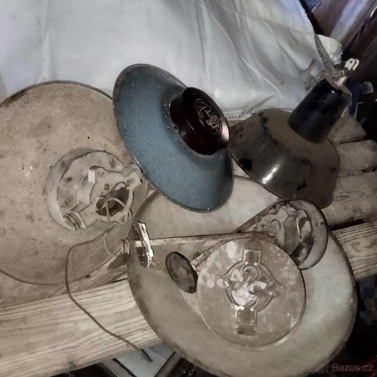 Staré tovarní lampy - 3