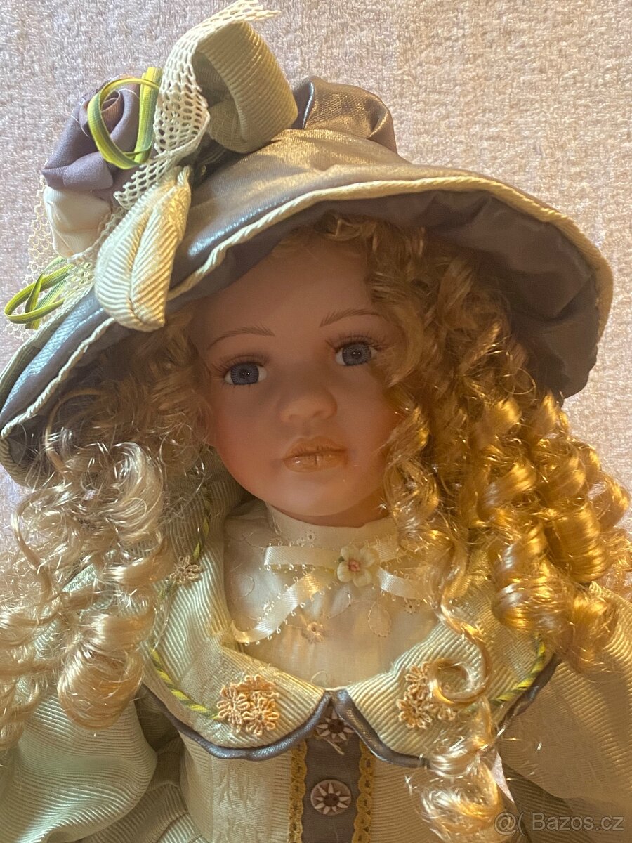 Panenka porcelánová výška 62 cm - 3