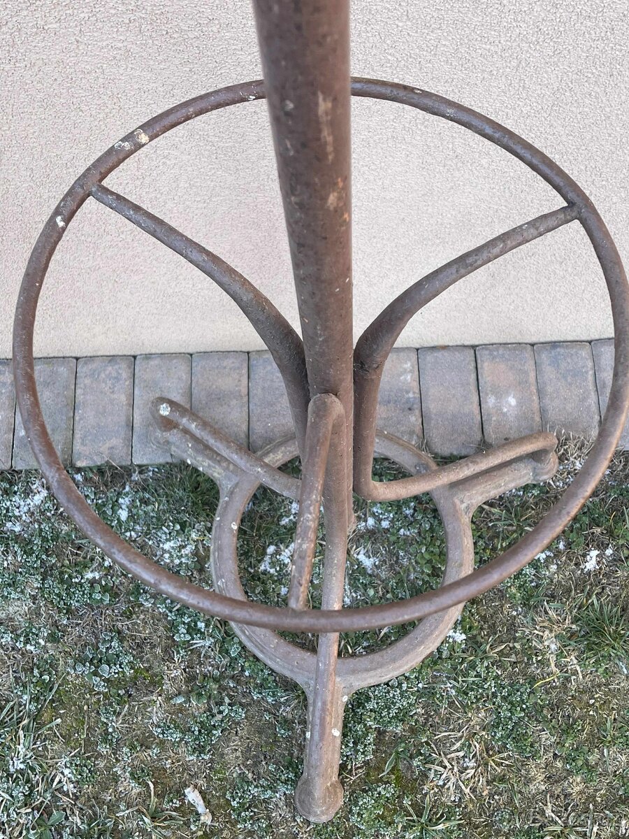 Kovový věšák - 3