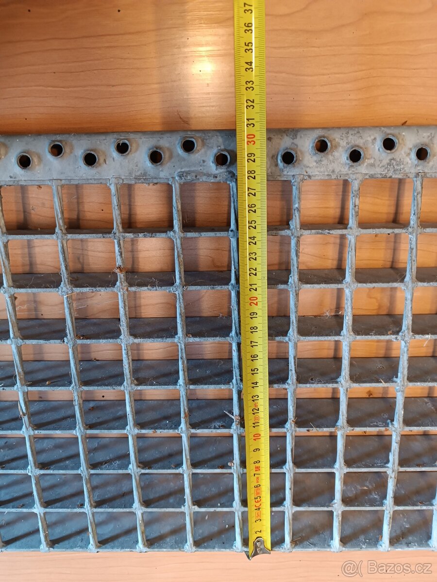 Schodišťový stupeň pozinkovaný - 3