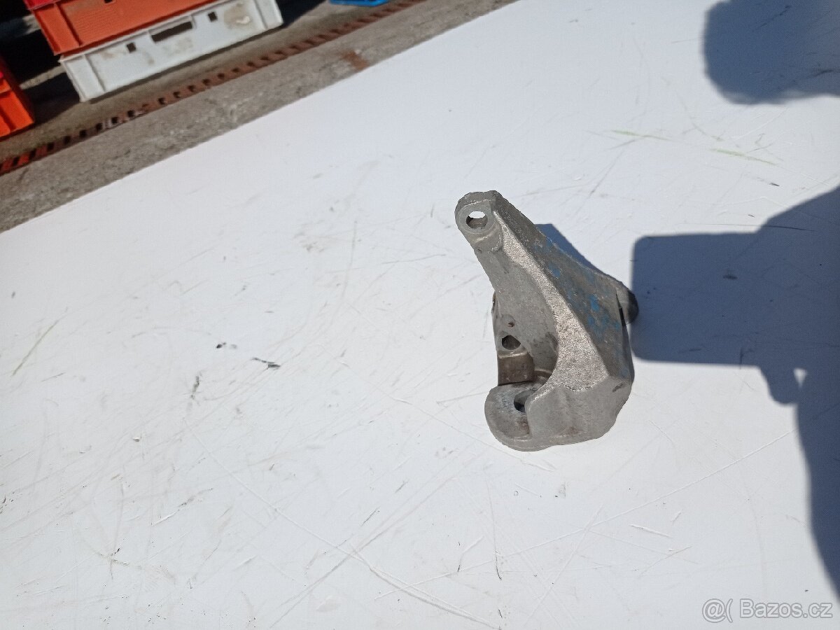 Držák převodovky PASSAT 8D0399113AA - 3