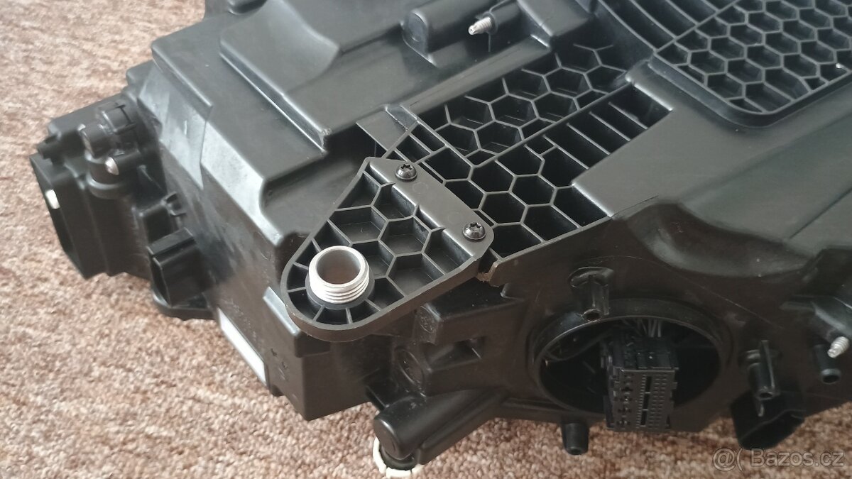 Škoda Superb 3 face přední pravý světlomet - 3