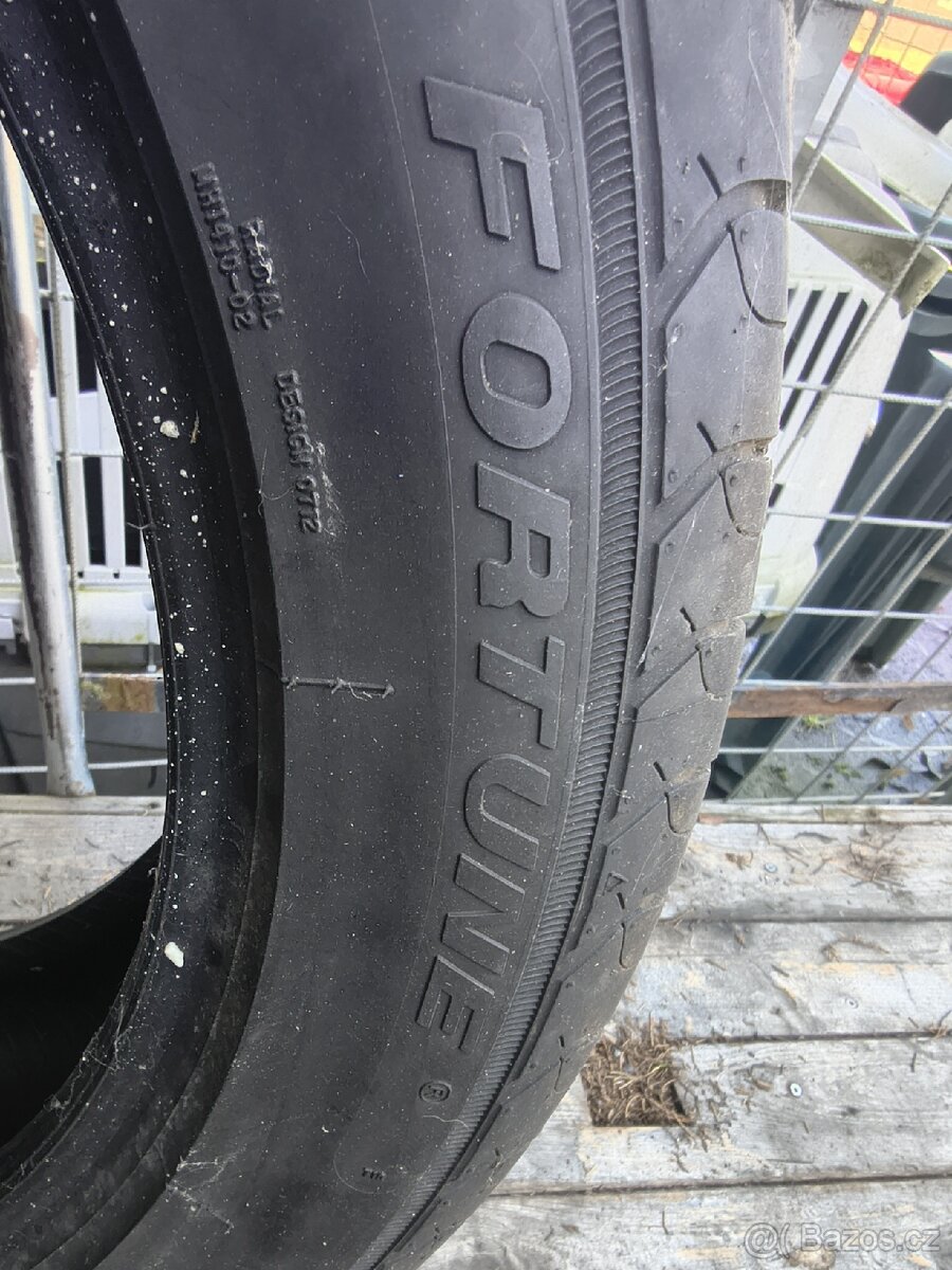 Pneu 215/55r17 - 3