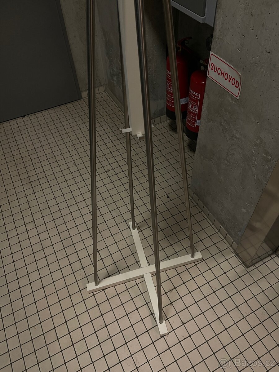 Stojan na oblečení IKEA TJUSIG - 3