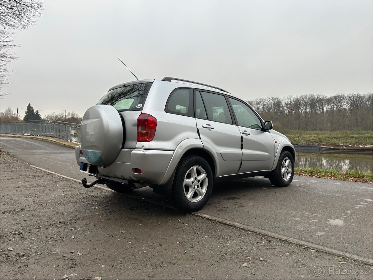 TOYOTA Rav4 2.0 D4D 4x4 plně funkční - 3