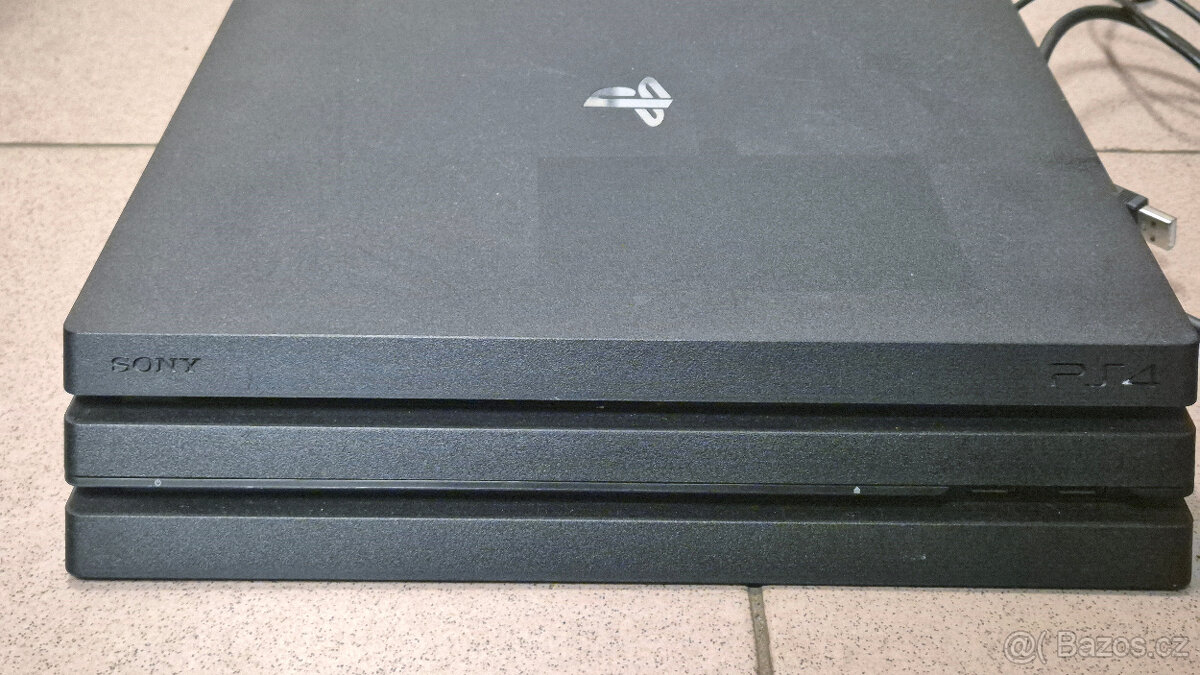 Sony PlayStation 4 PRO 1TB + ovladač - 3