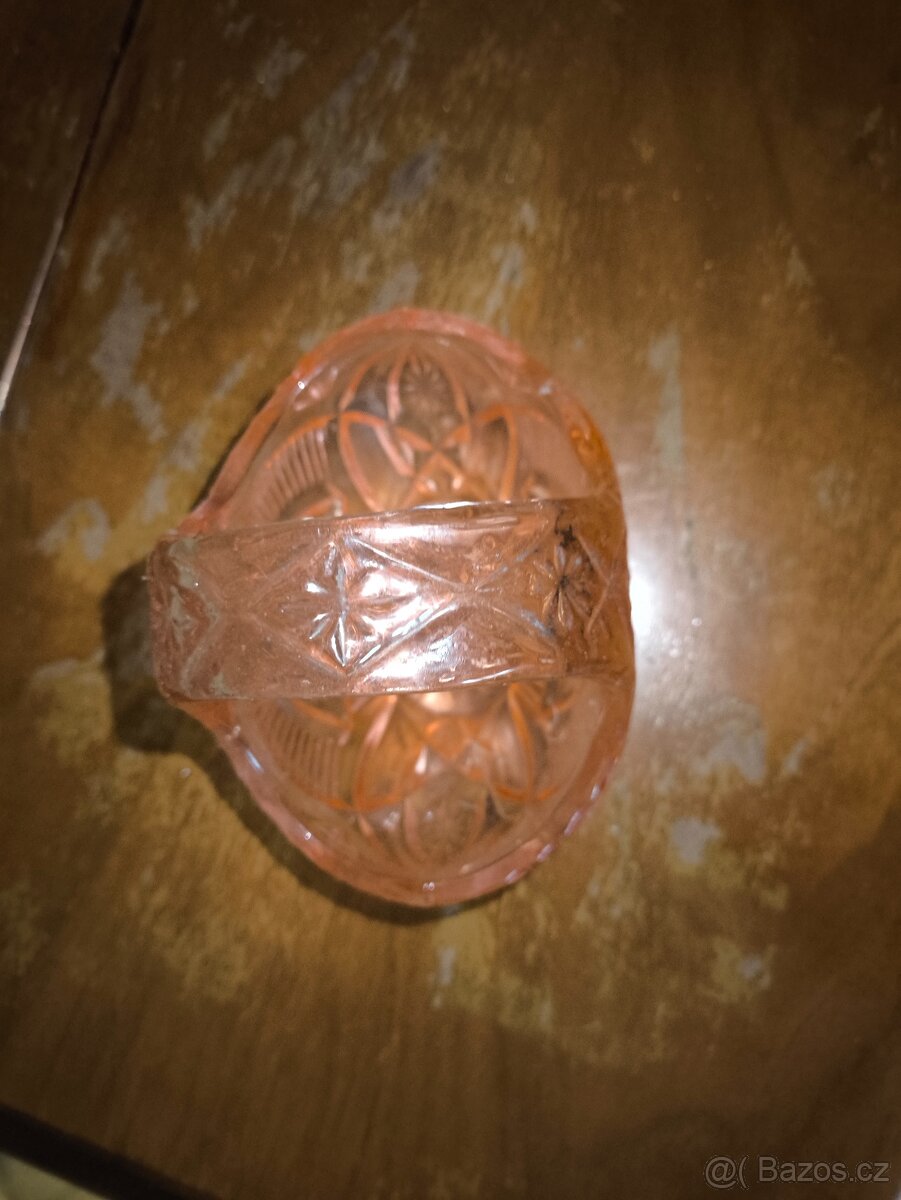 KOŠÍČEK LISOVANÉ SKLO - 3