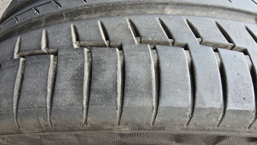 Letní pneumatika 235/45/18 Continental - 3