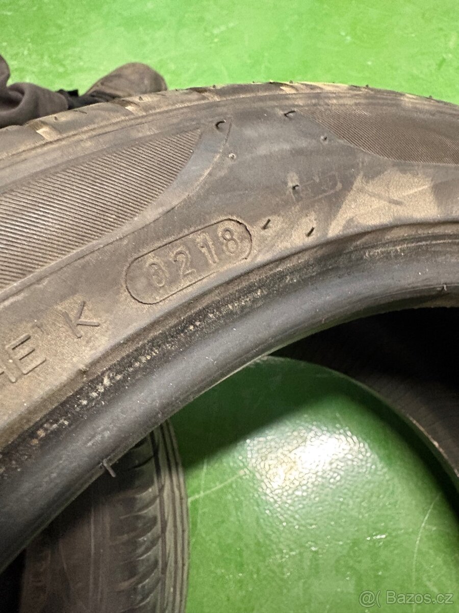 Pneu 235/40R18 - 3