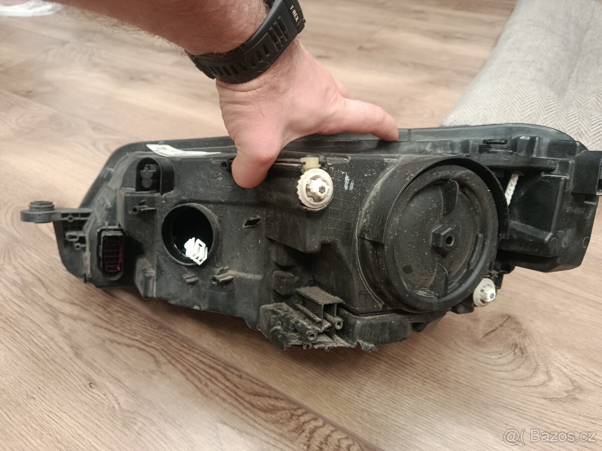 Pravé přední světlo Škoda Superb III - 3