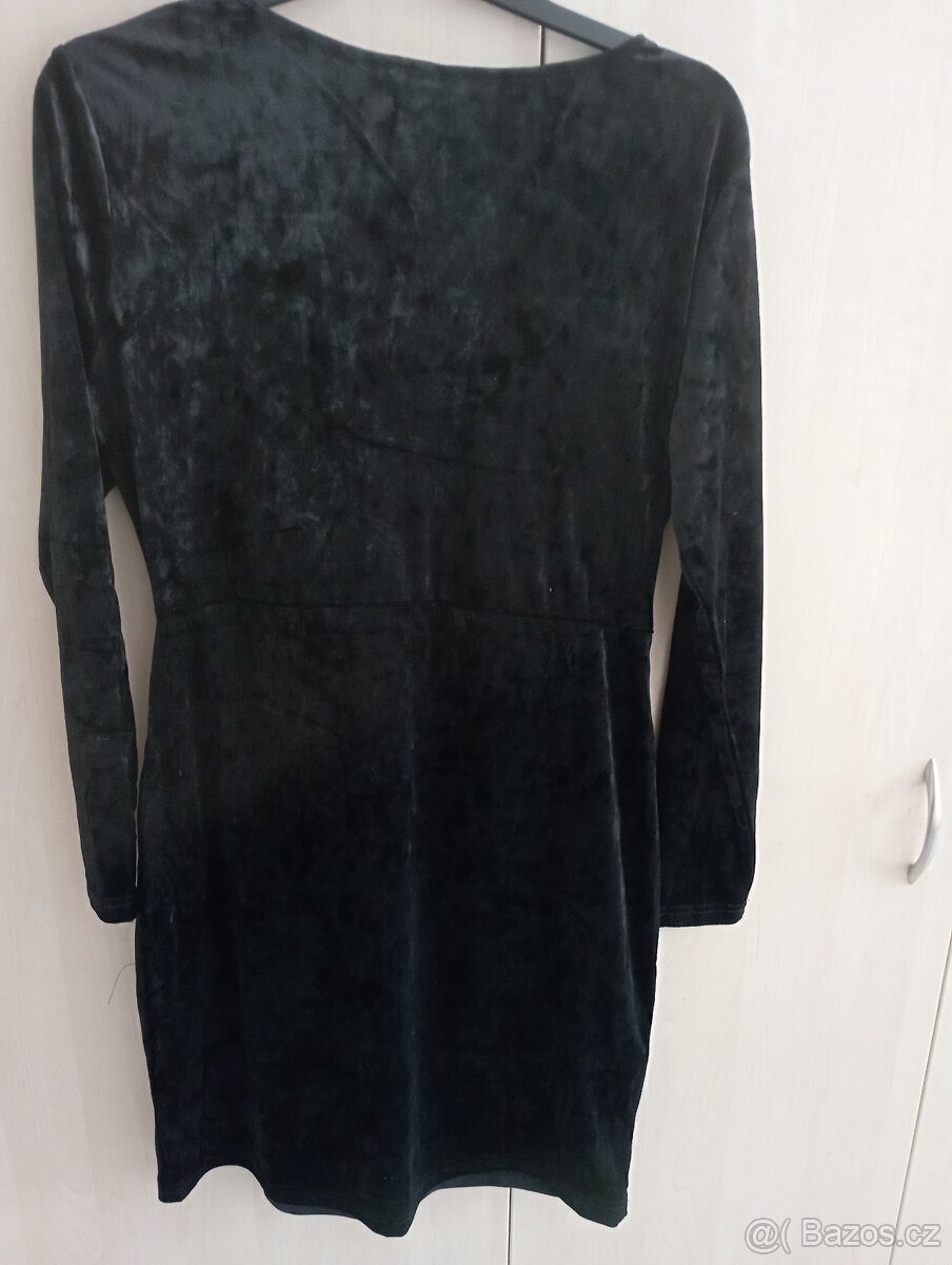 Černé sametové šaty ORSAY - 3