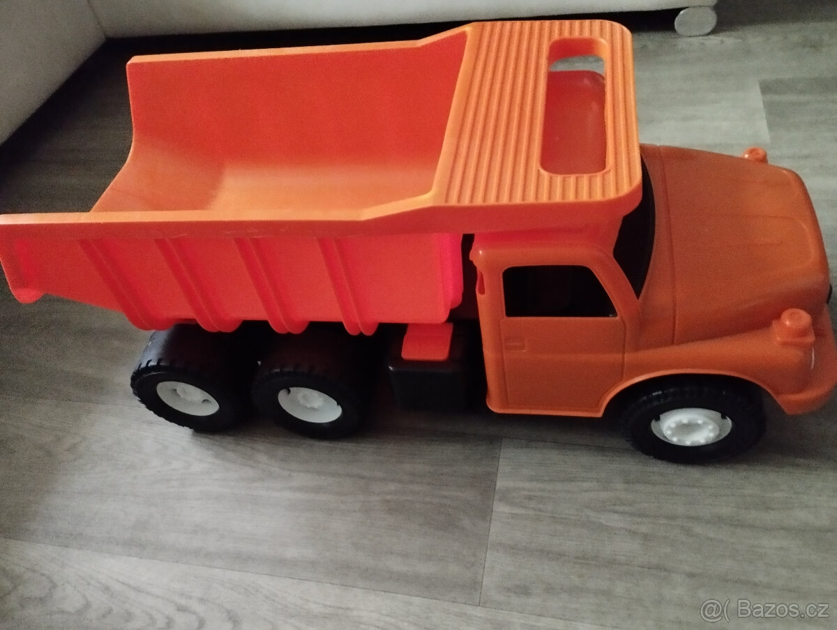 Tatra 148 oranžová - 3