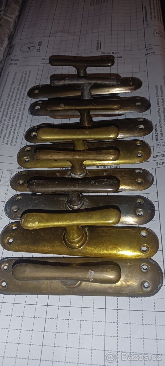 Staré mosazné kování,kliky kličky. 8x. - 3