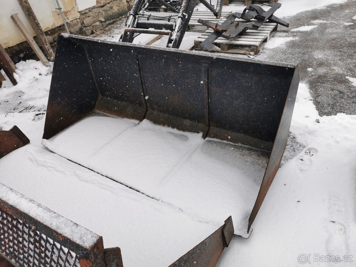 ČELNÍ NAKLADAČ NA ZETOR - 3