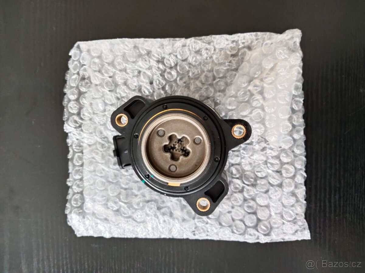 Tesla Model S, X. Servo motor ruční brzdy - 3