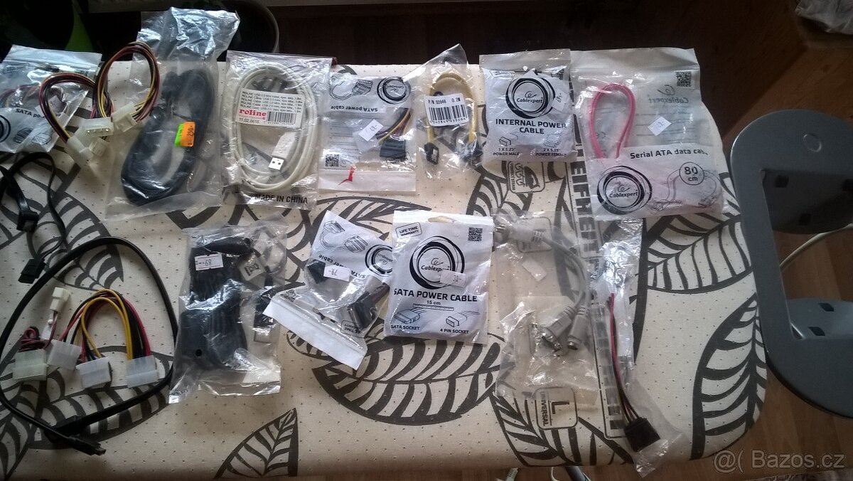 Konvolut kabelů k PC, USB SATA Molex adt - 3