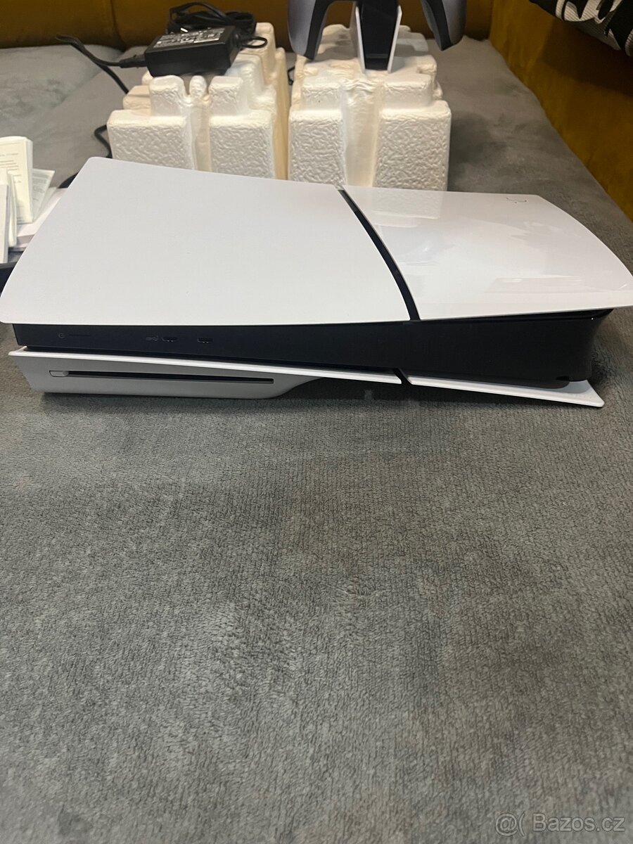 Herní konzole PS5 1TB/to z mechanikou - 3