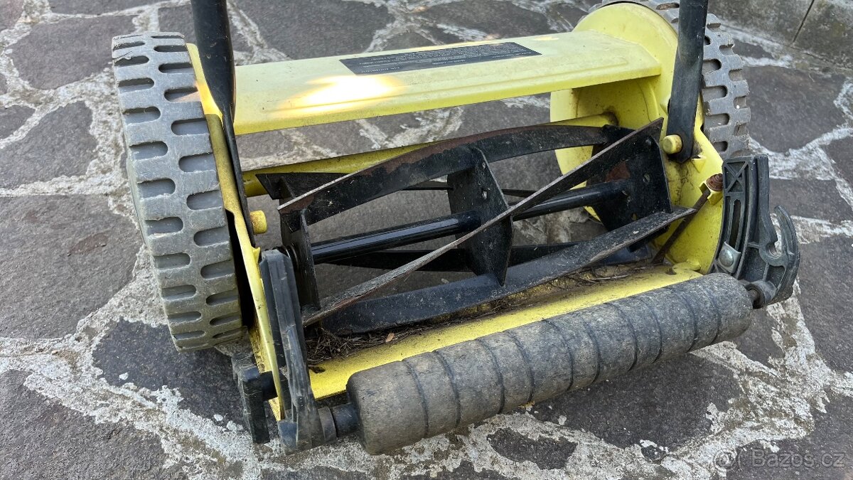 Rotační vřetenová sekačka na trávu - 3