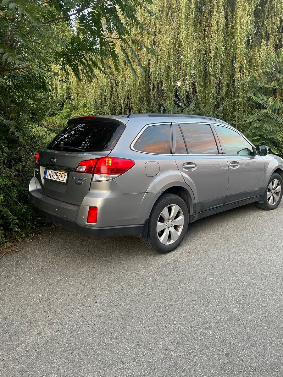 Subaru Outback 2010 - 3