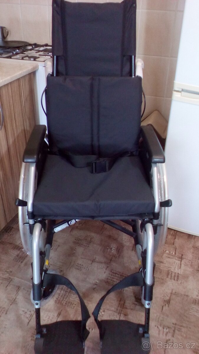INVALIDNÍ VOZÍK--44cm+BUBNOVÉ BRZDY- lze zaslat po ČR - - 3